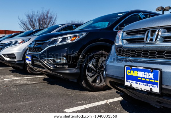 Indianapolis - Circa\
March 2018: CarMax Auto Dealership. CarMax is the Largest Used-Car\
Retailer in the US\
III