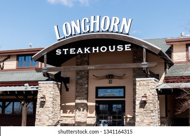 Indianapolis - Circa March 2019: LongHorn Steakhouse Casual Dining Restaurant. LongHorn Steakhouse Is Owned And Operated By Darden Restaurants II