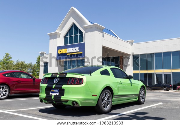 Indianapolis - Circa May 2021: CarMax Auto Dealership\
Ford Mustang display. CarMax is the largest used and pre-owned car\
retailer in the\
US.