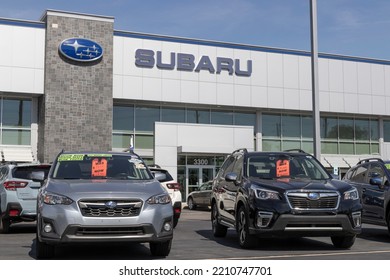 Indianapolis - Circa October 2022: Used Car Display At A Subaru Car Dealership. With Supply Issues, Subaru Is Buying And Selling Preowned Cars To Meet Demand.