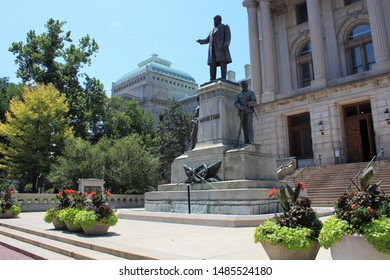 INDIANAPOLIS INDIANA - AUGUST 2019: Statue Of Indiana Civil War Governor Oliver P. Morton And Soldiers At Indiana State House, Capitol Building Of The State Of Indiana In August 2019 In Indianapolis.