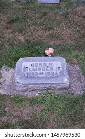 Indianapolis, Indiana, USA August 1, 2019  Grave Headstone Of Notorious Bank Robber John Dillinger Who Was Shot And Killed At The Biograph Theater In Chicago On July 22, 1934. 