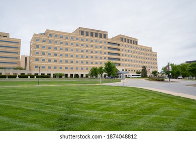 Indianapolis, Indiana, USA, May 4, 2020 Exterior Of The Front Entrance To Indiana University Health Methodist Hospital