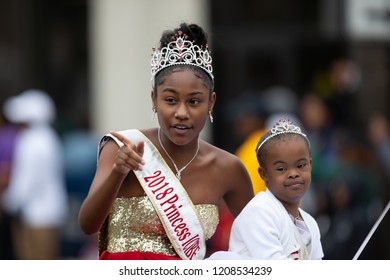 Indianapolis, Indiana, USA - September 22, 2018: The Circle City Classic Parade, African American Beauty Queem Riding A Car Going Down The Road  During The Parade