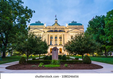 Indiannapolis,indiana,usa. 09-13-17: Indianna State House At Night.