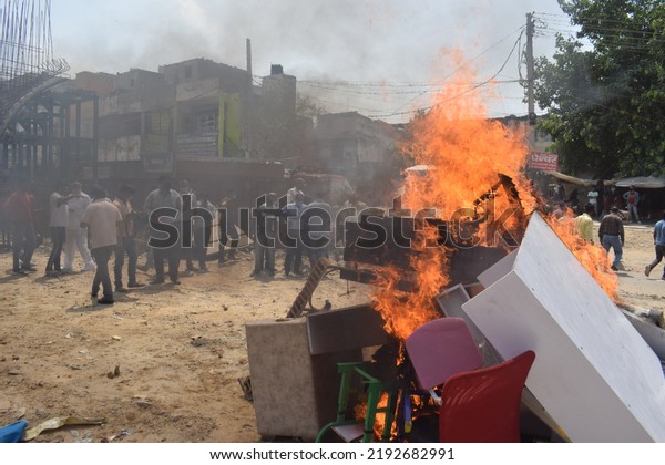 Indians burning Chinese goods and an effigy of
Chinese President Xi Jinping in protest against the killing of 20
Indian soldiers by Chinese soldiers in the Galvan area. Gurgaon,
India. June 17, 2020.