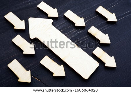 Individuality, distinction. An arrow directed in the direction opposite to the crowd.