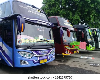 Indonesia, 27 October 2020, A Tourist Bus Is Parked In The Courtyard Of The Jakarta International Expo With A Selective Focus