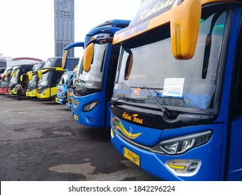 Indonesia, 27 October 2020, A Tourist Bus Is Parked In The Courtyard Of The Jakarta International Expo With A Selective Focus