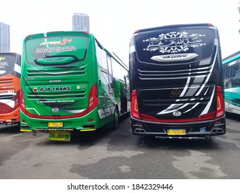 Indonesia, 27 October 2020, A Tourist Bus Is Parked In The Courtyard Of The Jakarta International Expo With A Selective Focus