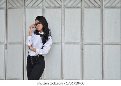 INDONESIA, JAKARTA - May 17, 2020: Photographers / Model Photography - Beautiful Glasses With A Preppy Fashionable Fashionable Style And Look Sexy And Attractive, Stylish And Simple. Original
