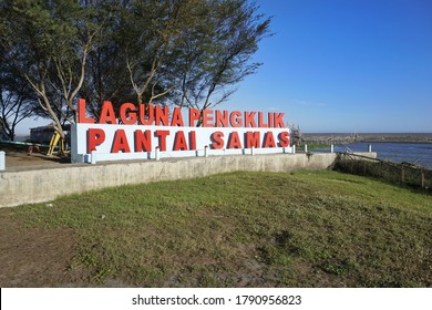 Indonesia, Yogyakarta - August 6, 2020: One Of The Tourist Attractions In Yogyakarta.  A Family Tourist Attraction Known As The Samas Beach Pengklik Lagoon (Laguna Pengklik Pantai Samas)