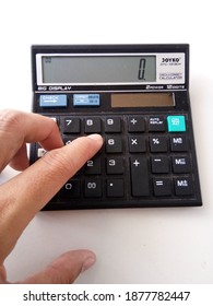 Indonesia-indramayu-december, 18 2020: Someone Is Calculating Using A Calculator