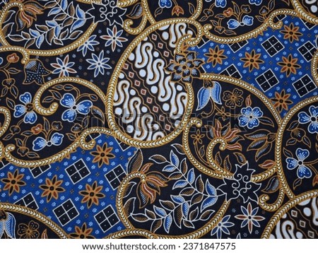 Indonesian batik that features Parang Rusak motif, surrounded by floral and square abstract patterns. This particular batik cloth was worn during a wedding ceremony in Yogyakarta.
