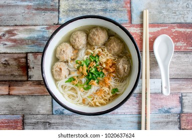 bakso images stock photos vectors shutterstock https www shutterstock com image photo indonesian famous foodstreet bakso meatballs served 1020637624