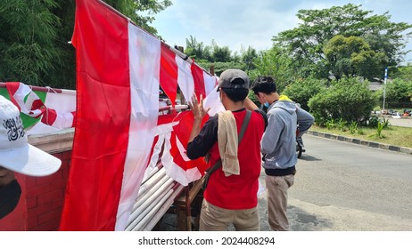 Indonesian flag seller with wheelbarrows. North Jakarta, 13 August 2021.