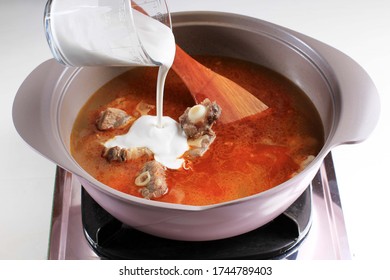 Indonesian  Home Cooking Process, Pour Coconut Milk In To The Pan, Making Indonesian Traditional Gourmet 