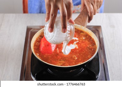 Indonesian  Home Cooking Process, Pour Coconut Milk In To The Pan, Making Indonesian Traditional Gourmet 