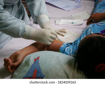 An Indonesian Medical Officer Is Preparing To Insert A Contraceptive Device Under The Skin (implant) Into The Skin Of The Patient's Upper Arm