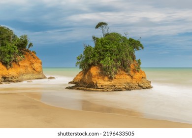 Indonesian scenery on a blue beach and home from abrasion alone