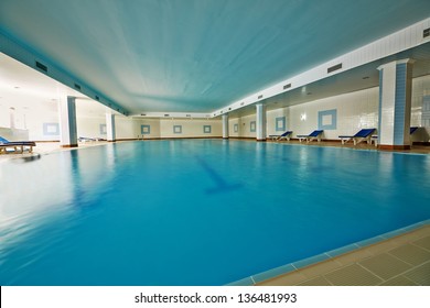 4,099 Indoor empty swimming pool Images, Stock Photos & Vectors ...