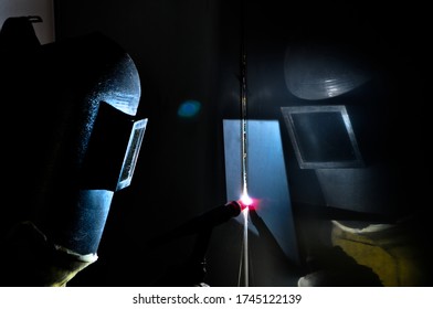 Industrial Argon Welder, Argon Welder Uses Torch To Make Sparks During Manufacture Of Metal Equipment