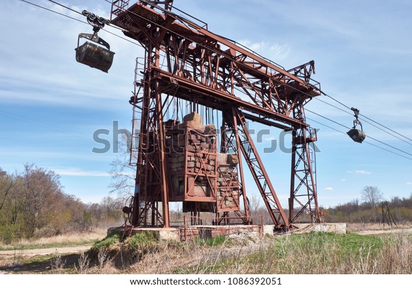 industrial\
cableway and moving trolleys with\
rock