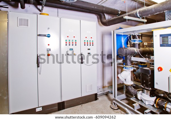 Industrial\
compressor for refrigerating\
chamber.