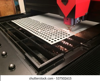 Industrial Fiber Laser Cutting Machine With Sparks