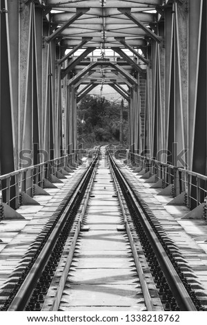 Alte Brücke aus Stahlkontruktion