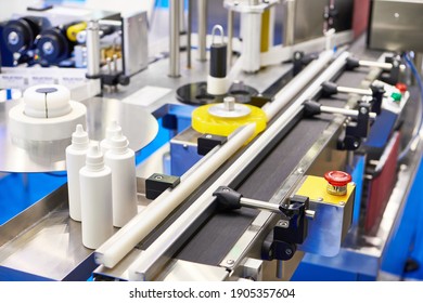 Industrial plastic bottle labeling machines