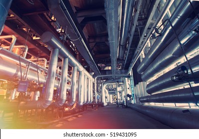 Zona industrial, tuberías y válvulas de acero