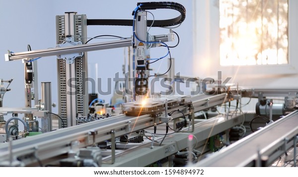 Industry 4.0 smart factory concept;\
artificial intelligence in production. Close up of Gripper which\
picks up the product from automated car. Selective\
focus.