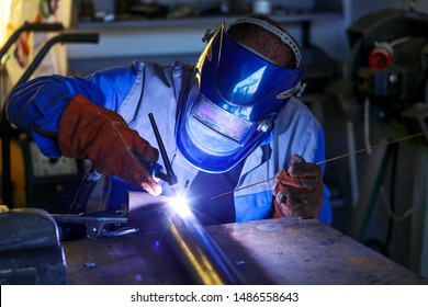 Inert gas welding in a workshop