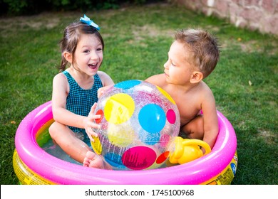 490 Beach ball backyard Images, Stock Photos & Vectors | Shutterstock