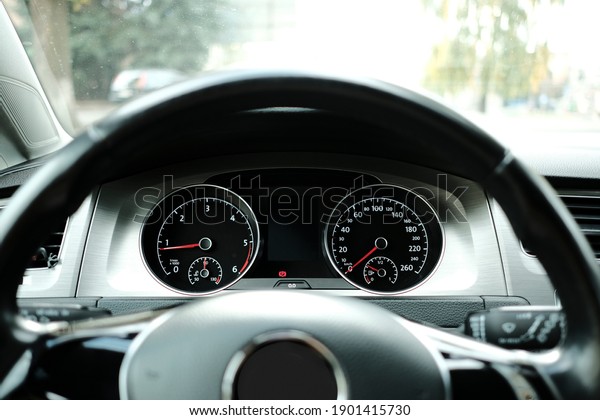 Information\
indicator panel in the car\'s\
interior.