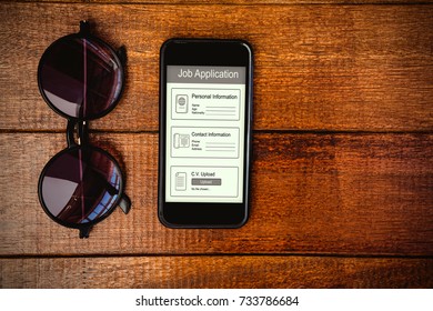 Informationen zur Bewerbung um eine Stelle gegen Brille und Smartphone