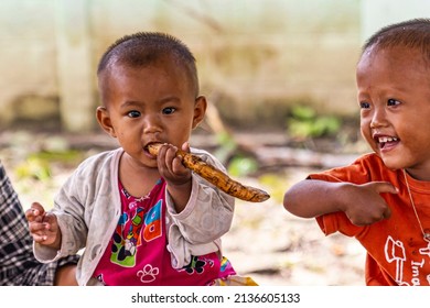 Inle Lake, Myanmar (Burma) 17-10-2014 Happy Beautiful Kids With Colorful Clothes