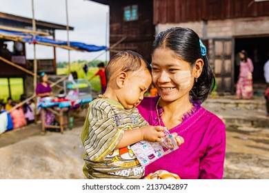 Inle Lake, Myanmar (Burma) 17-10-2014 Happy Beautiful Kids With Colorful Clothes