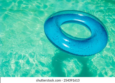 Inner Tube Floating Swimming Pool Stock Photo 254391613 | Shutterstock