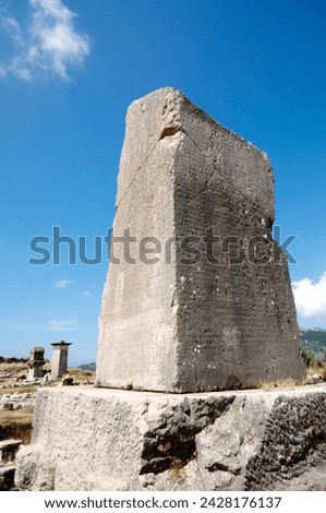 The inscribed pillar at the lycian site of xanthos, unesco world heritage site, antalya province, anatolia, turkey, asia minor, eurasia