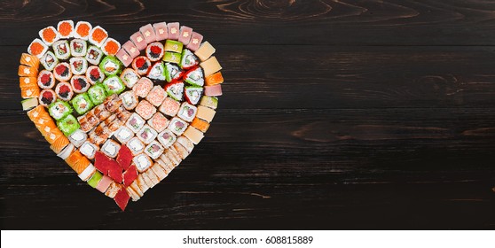 The inscription "I love sushi" with a set of sushi