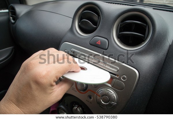 insert cd to car\
stereo