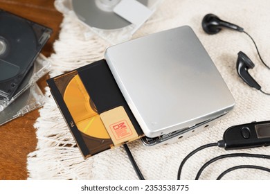 Inserting the MD or Mini Disc into portable player.