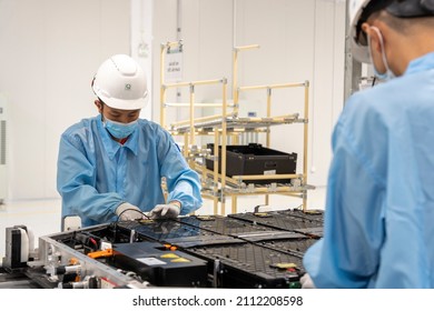 Inside A Electric Vehicle Battery Pack Shop At A VinFast Factory In Haiphong, Vietnam On Saturday, Dec. 25, 2021.