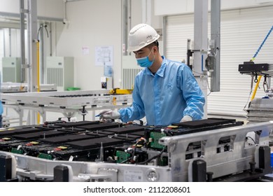 Inside A Electric Vehicle Battery Pack Shop At A VinFast Factory In Haiphong, Vietnam On Saturday, Dec. 25, 2021.