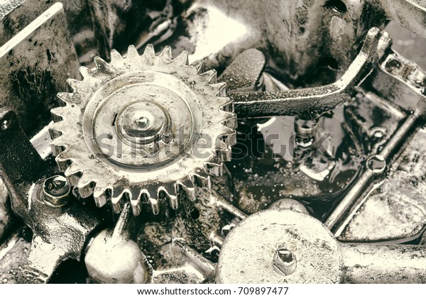 inside gear Of the\
engine
