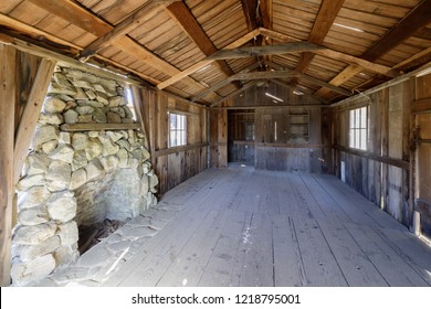 Imagenes Fotos De Stock Y Vectores Sobre Old Historic Cabin