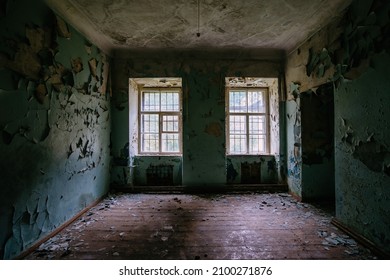 Inside Old Asylum For The Insane. Dark Creepy Abandoned Mental Hospital.