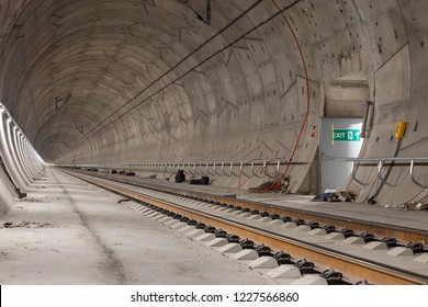 Inside the railway tunnel 